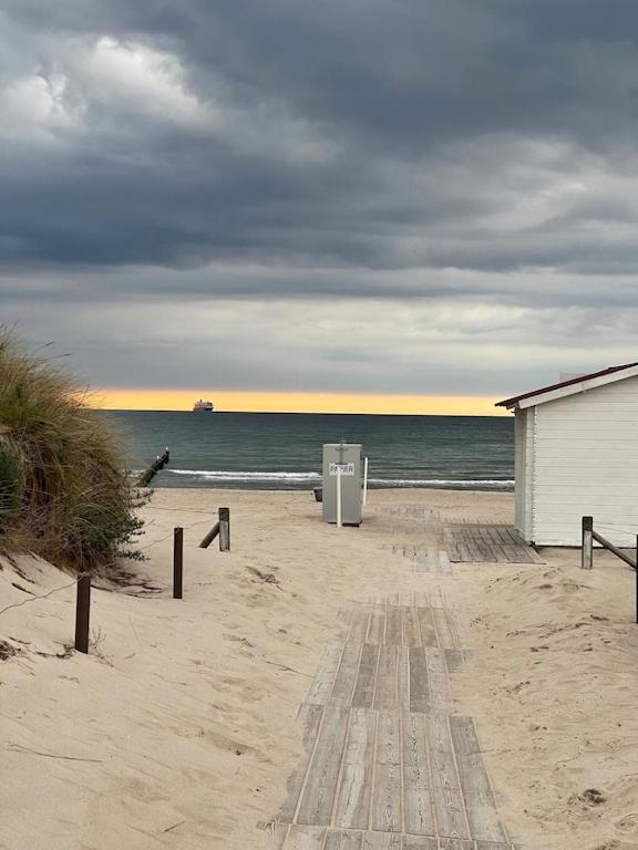 Exclusive Fewo In Warnemuende, 150M To The Beach, 2 Bathrooms, 2 Bedrooms, Sauna, Wifi And Much More. Rostock Extérieur photo